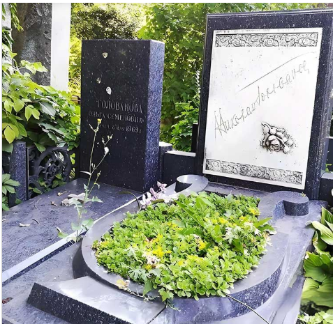 কিভাবে একটি মার্বেল হেডস্টোন মেরামত করবেন?